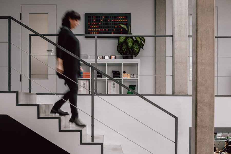 Im Treppenhaus der Agentur
